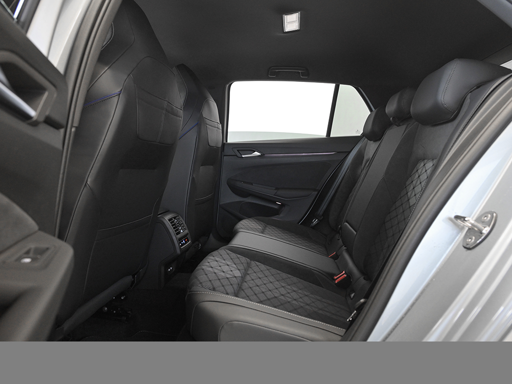 Volkswagen Golf 1.5 R-LINE DSG BLACKSTYLE MATRIXLED 360CAM