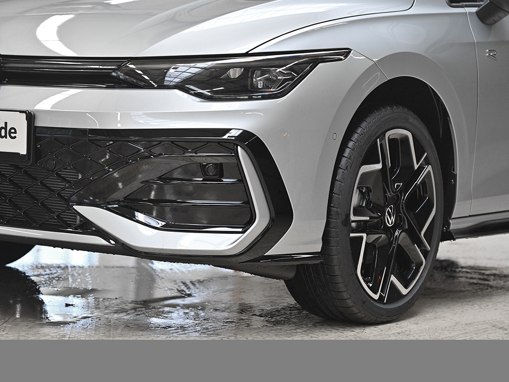 Volkswagen Golf 1.5 R-LINE DSG BLACKSTYLE MATRIXLED 360CAM