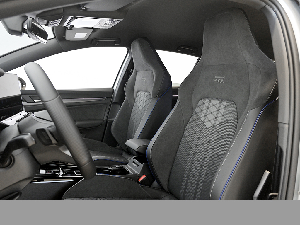 Volkswagen Golf 1.5 R-LINE DSG BLACKSTYLE MATRIXLED 360CAM