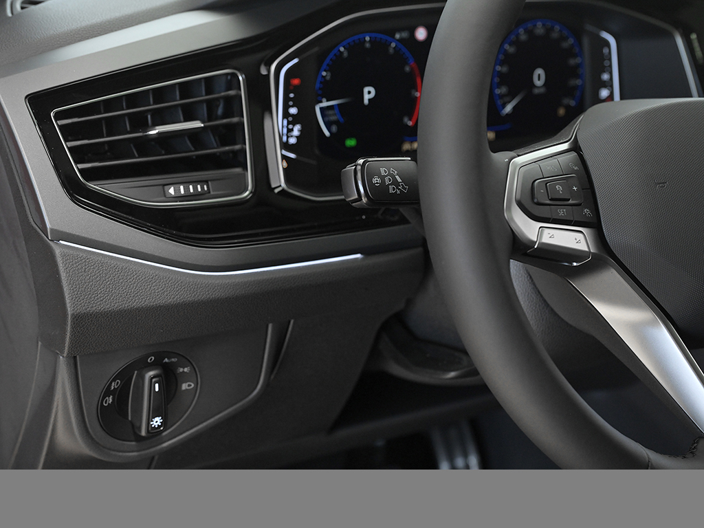 Volkswagen Polo 1.0 R-LINE DSG PANO SPORTPAKET KEYLESS CAM