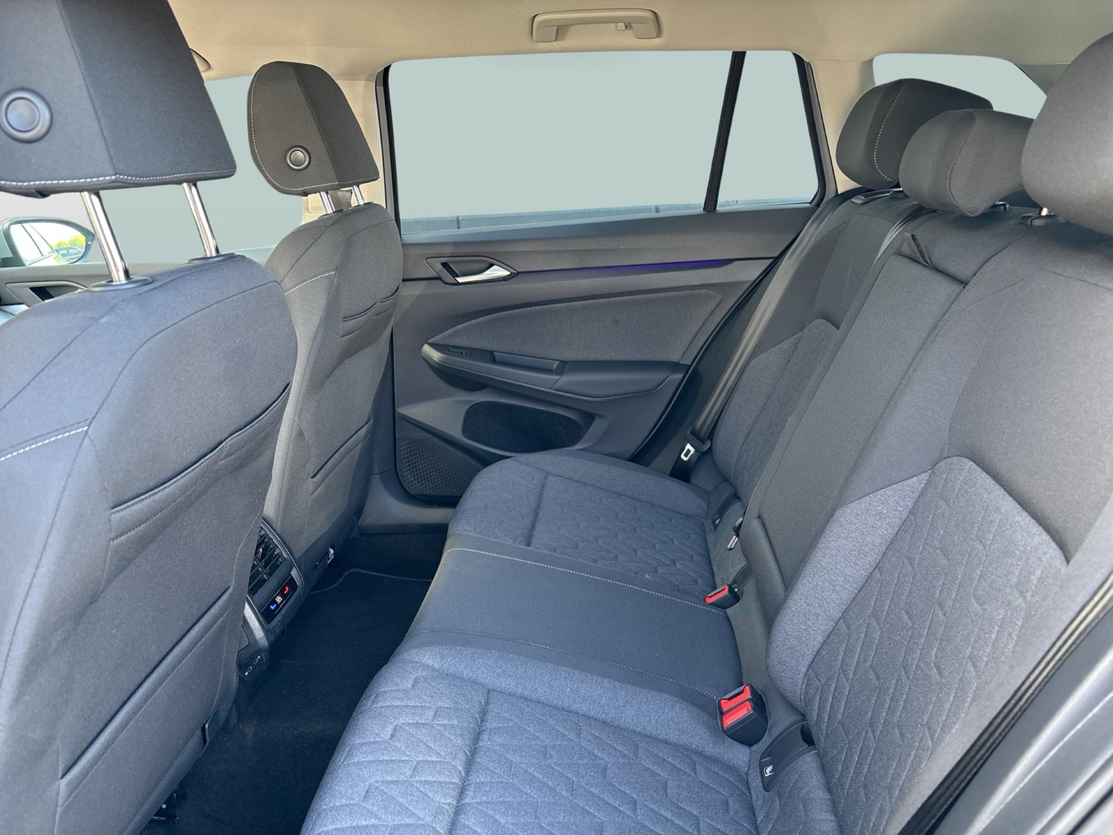Volkswagen Golf Variant VIII 1.5 eTSI LIFE ACC NAVI CARPLAY