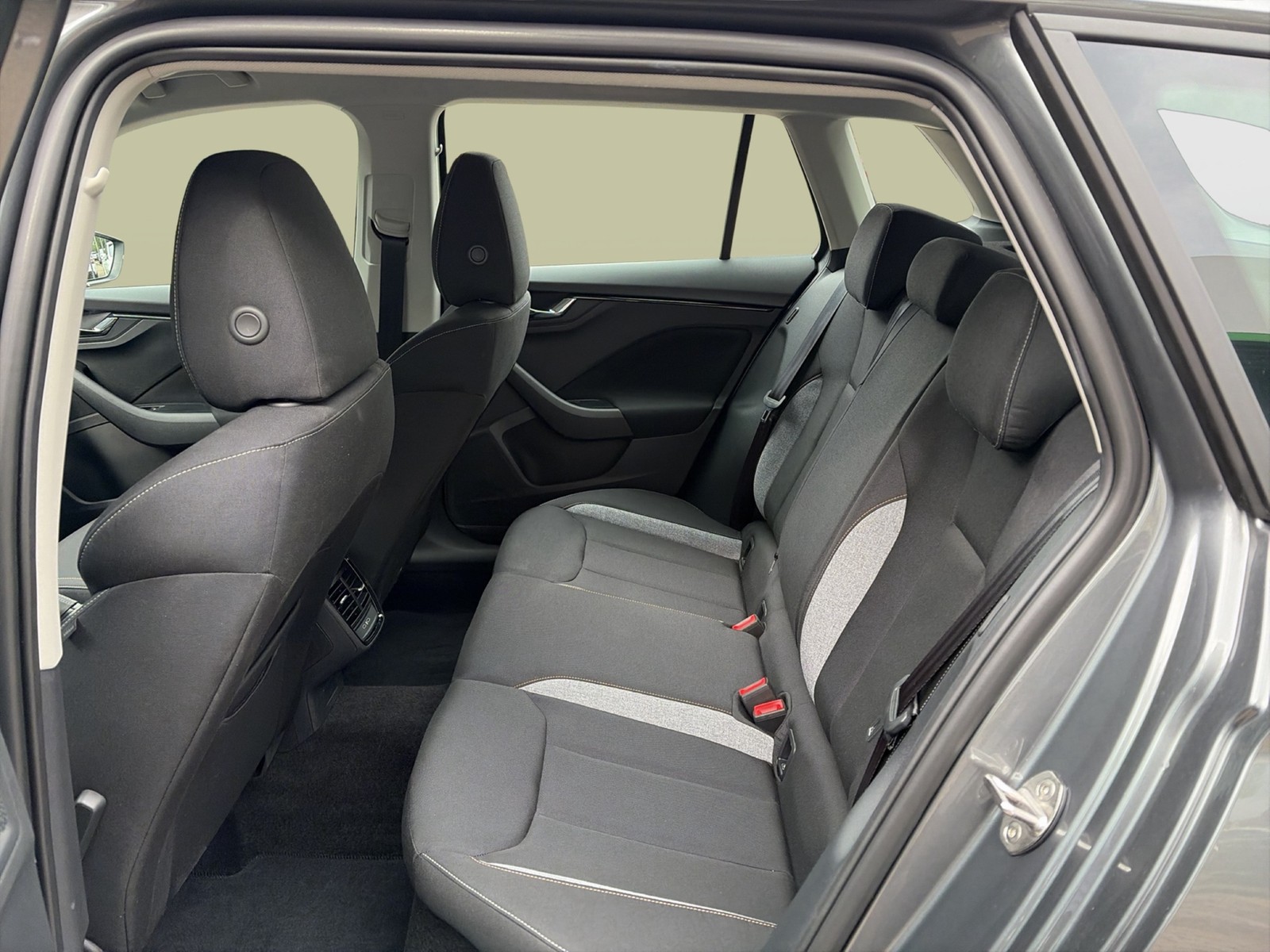 Skoda Kamiq 1.0 TOUR CAM MATRIX CARPLAY LM17 SITZHEIZ.