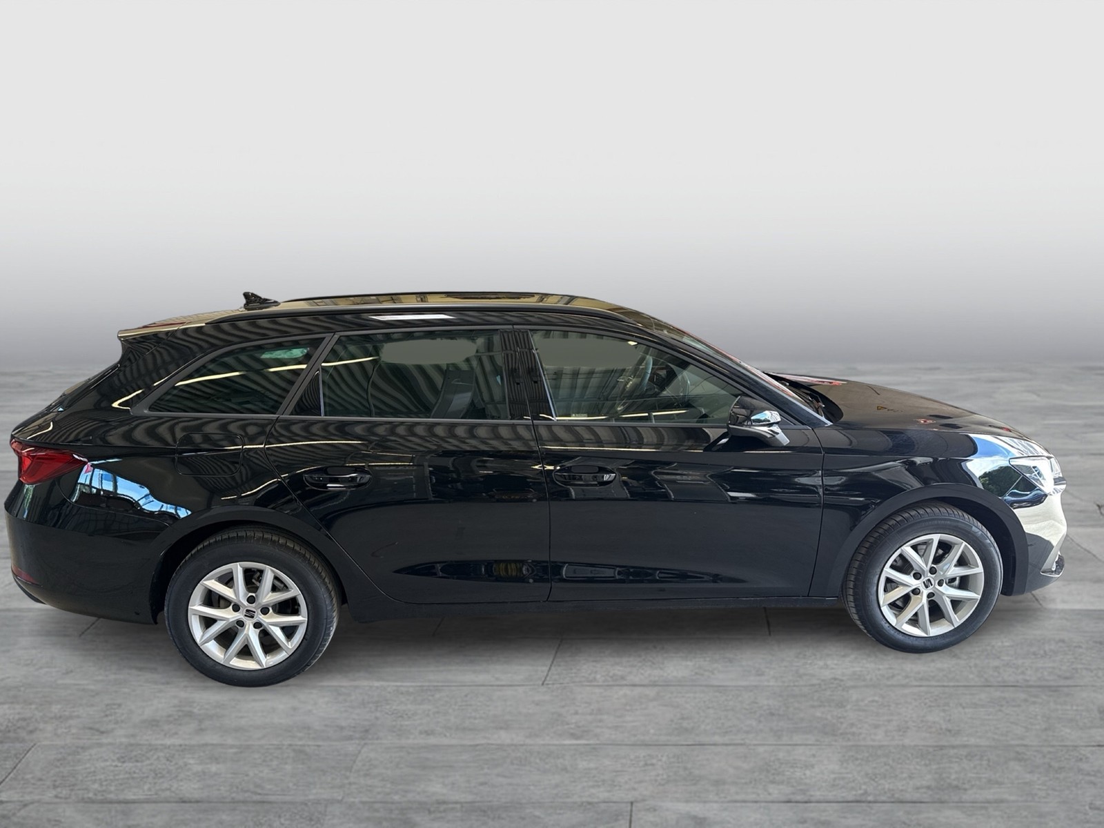 Seat Leon ST 1.5 eTSI STYLE NAVI CARPLAY SITZHEIZUNG