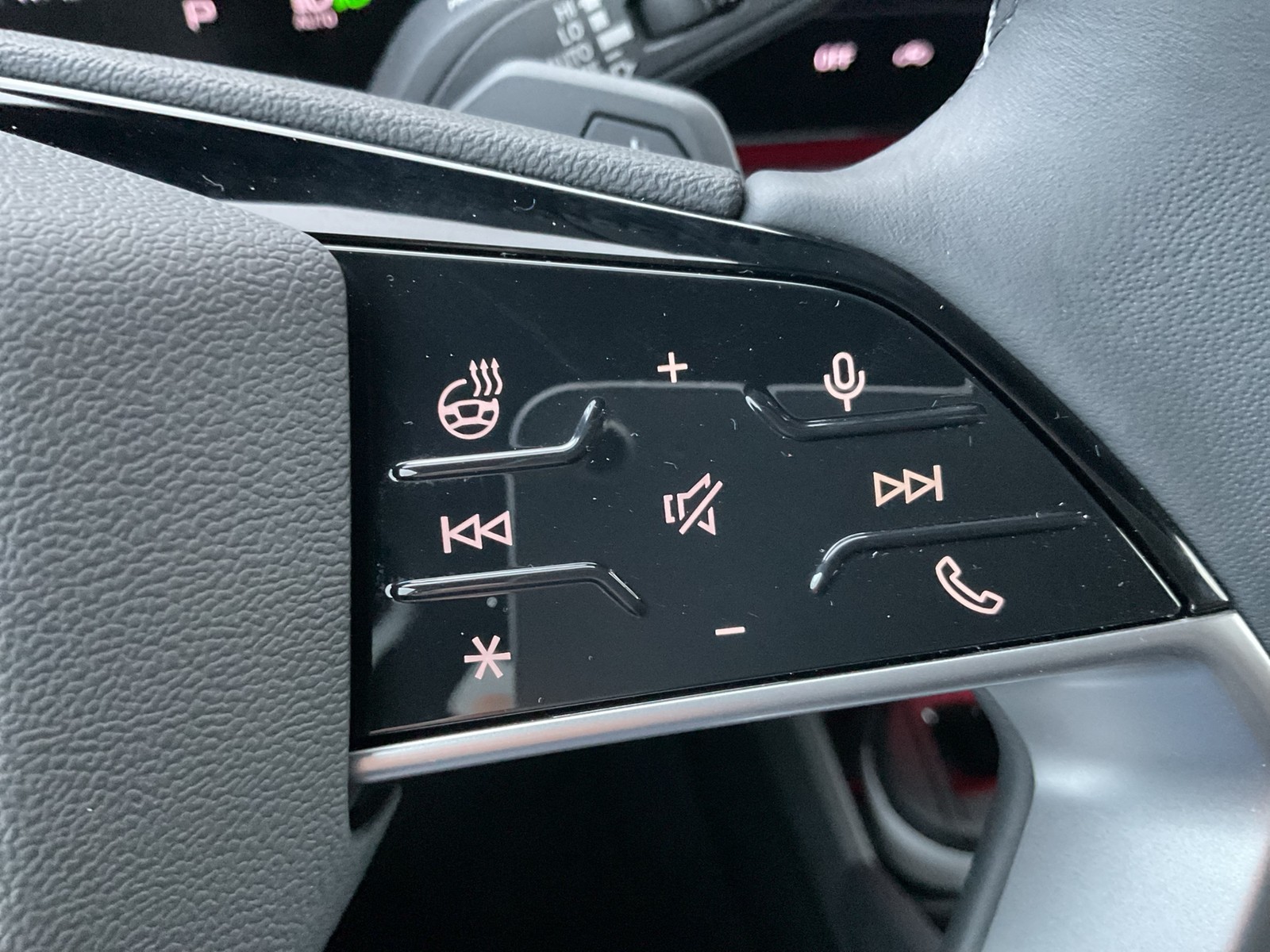 Audi Q6 e-tron quattro S LINE AHK B&O 360CAM ACC LM21