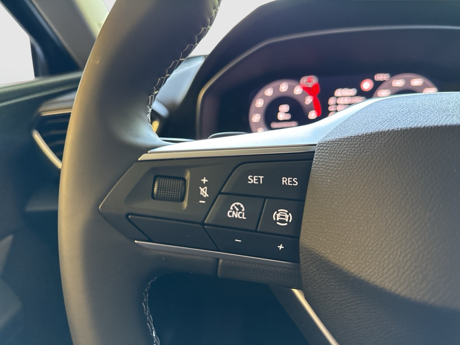 Seat Leon ST 1.5 eTSI STYLE NAVI CARPLAY SITZHEIZUNG