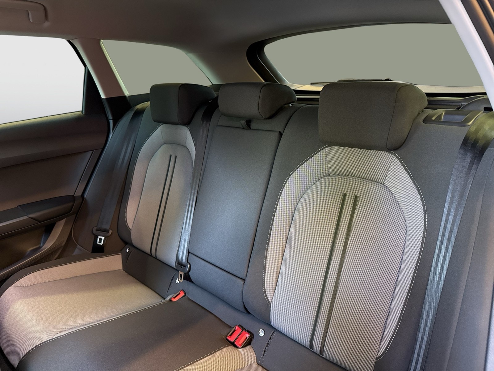Seat Leon ST 1.5 eTSI STYLE NAVI CARPLAY SITZHEIZUNG