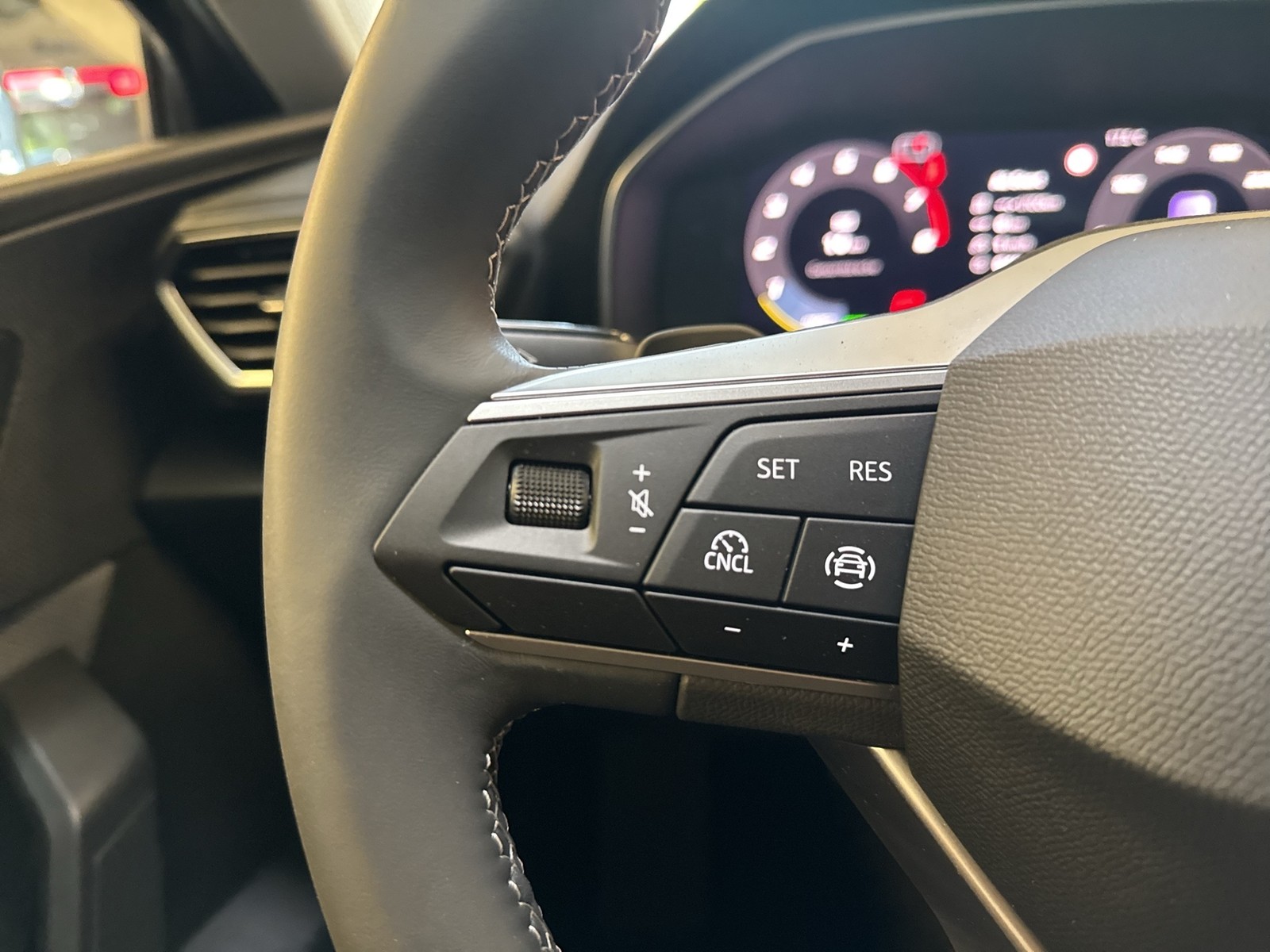 Seat Leon ST 1.5 eTSI STYLE NAVI CARPLAY SITZHEIZUNG