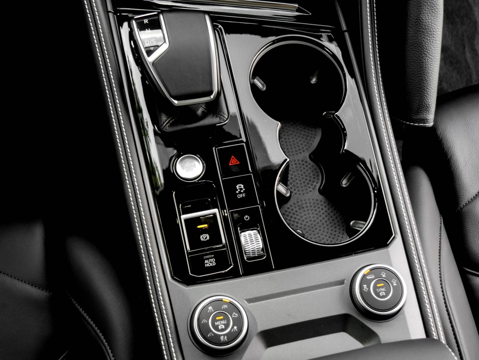 Volkswagen Touareg V6 NEUES MODELL PANO AHK CAM ACC LM19