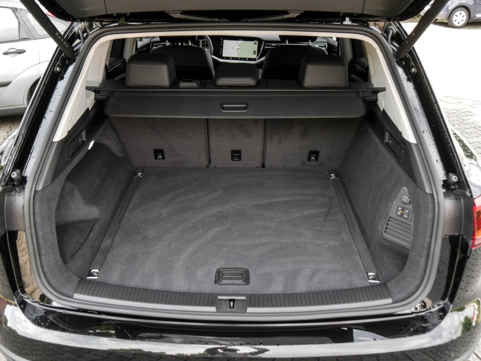 Volkswagen Touareg V6 NEUES MODELL PANO AHK CAM ACC LM19