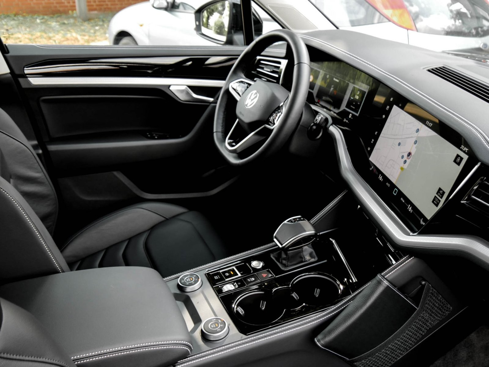 Volkswagen Touareg V6 NEUES MODELL PANO AHK CAM ACC LM19