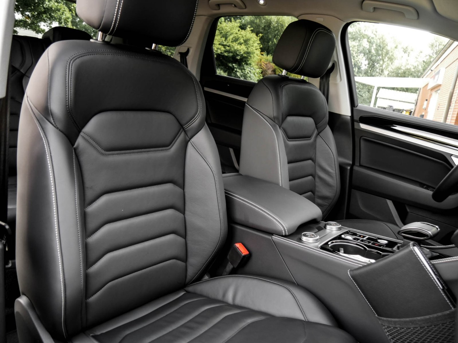 Volkswagen Touareg V6 NEUES MODELL PANO AHK CAM ACC LM19