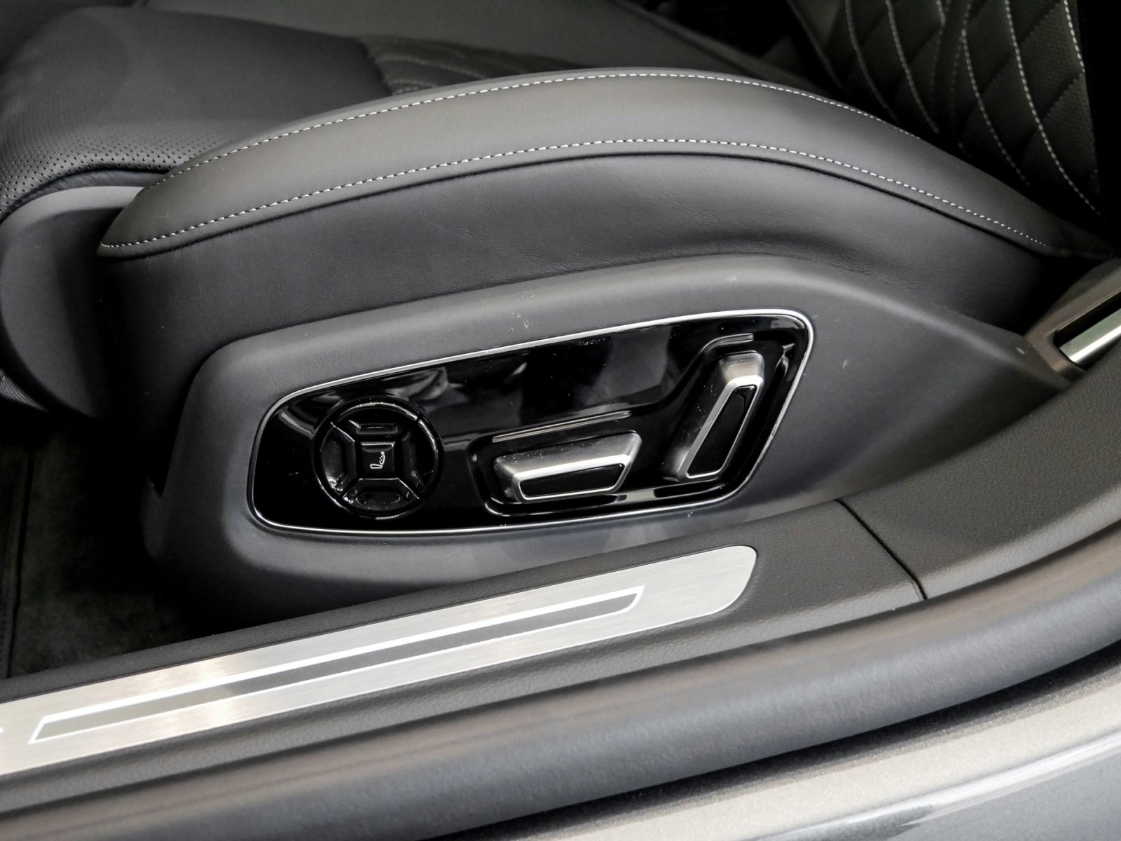 Audi S8 TFSI tiptronic AHK+Pano+Standh.+TV+Matrix+Headup+