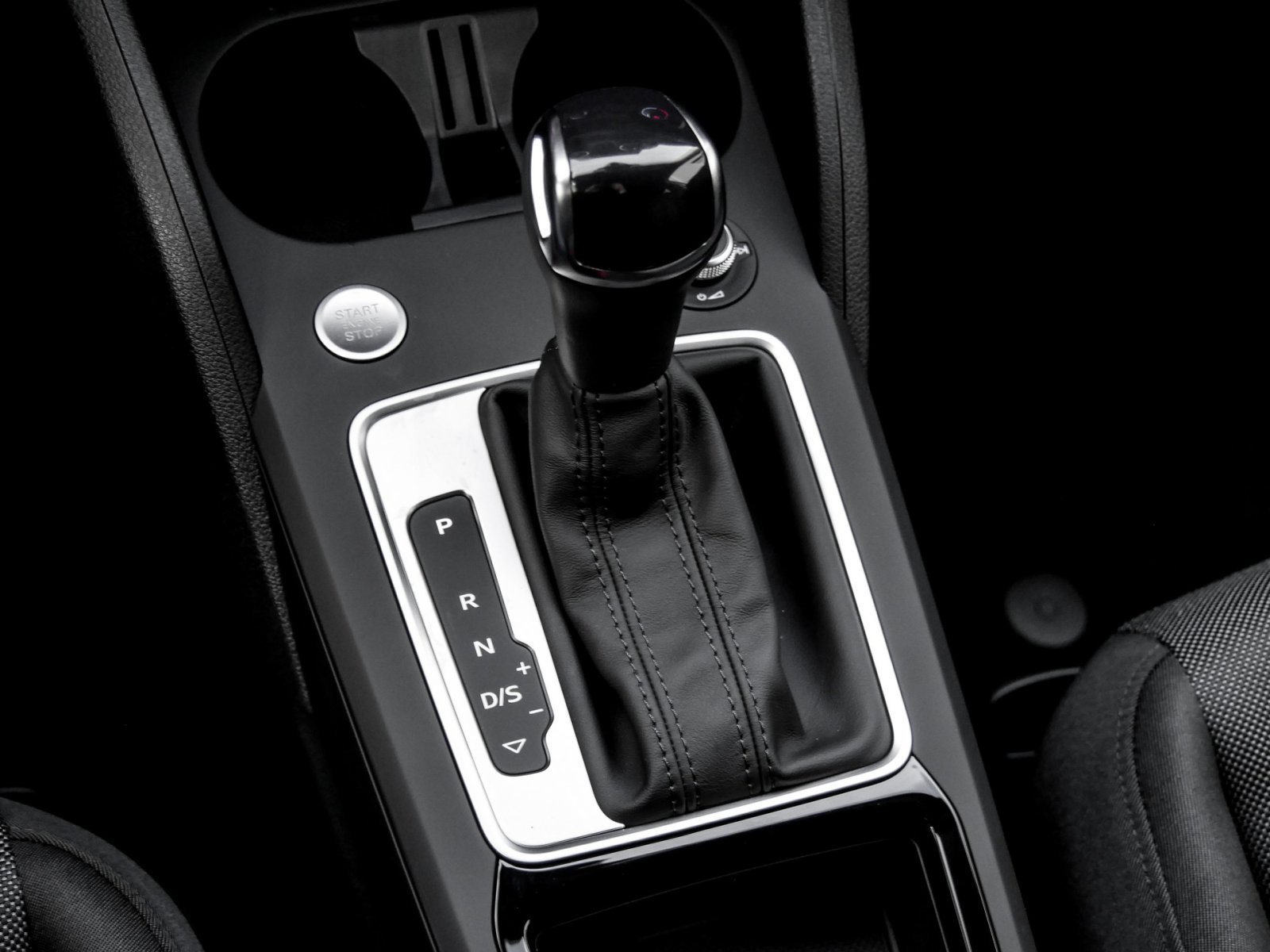 Audi Q2 35 advanced BLACKPAK CAM LM18 CARPLAY EKLAPPE