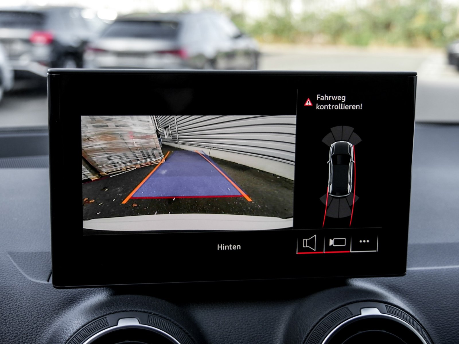 Audi Q2 35 advanced BLACKPAK CAM LM18 CARPLAY EKLAPPE