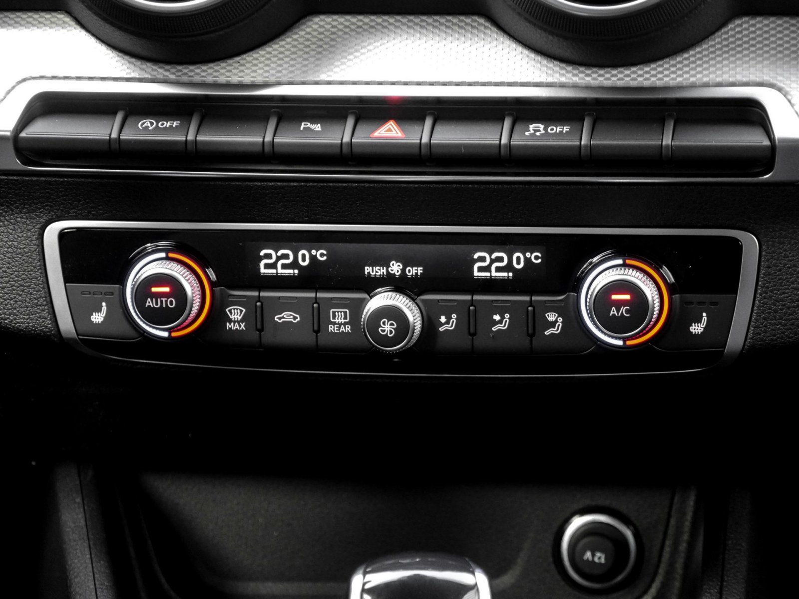 Audi Q2 35 advanced BLACKPAK CAM LM18 CARPLAY EKLAPPE