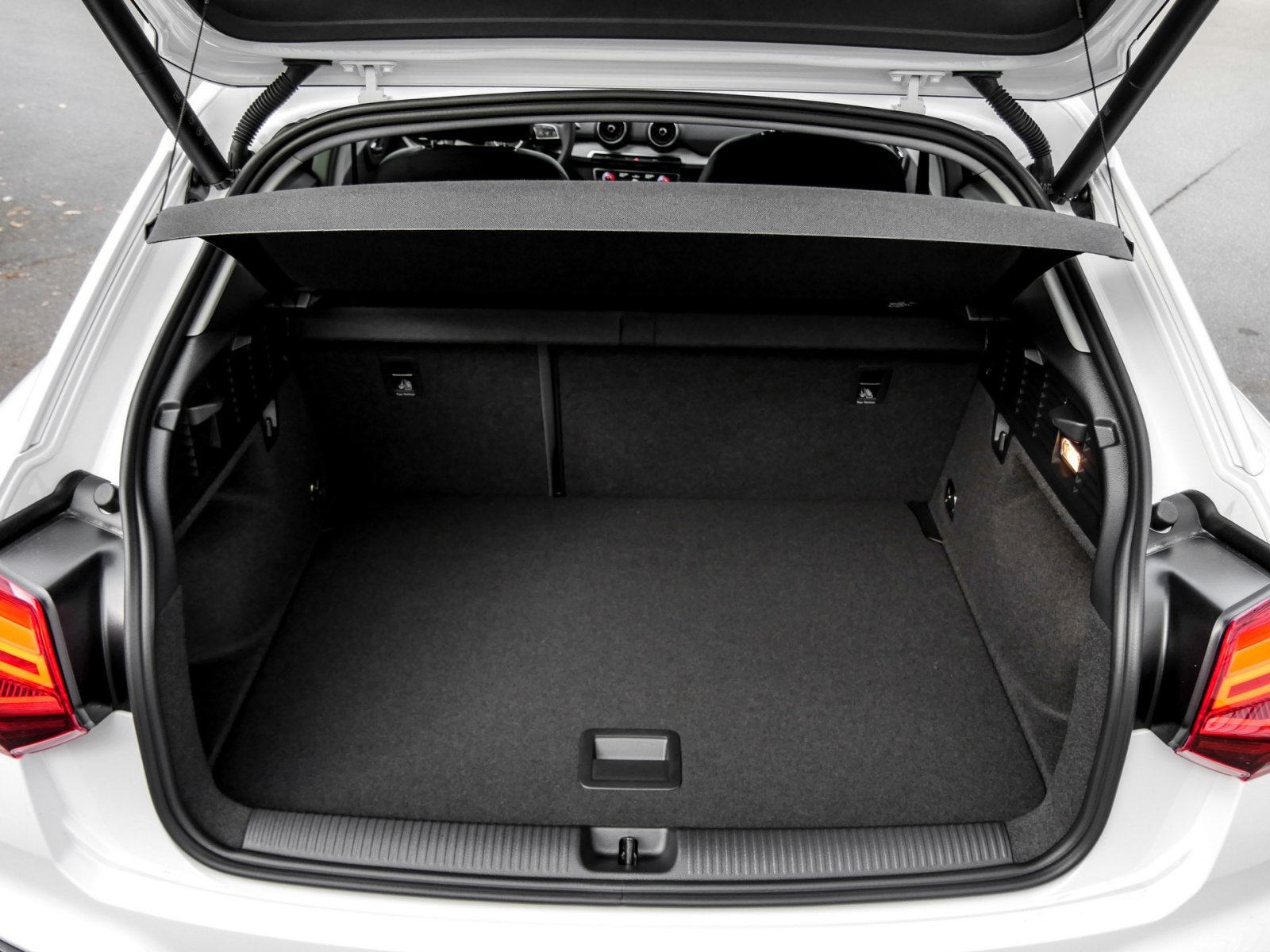 Audi Q2 35 advanced BLACKPAK CAM LM18 CARPLAY EKLAPPE