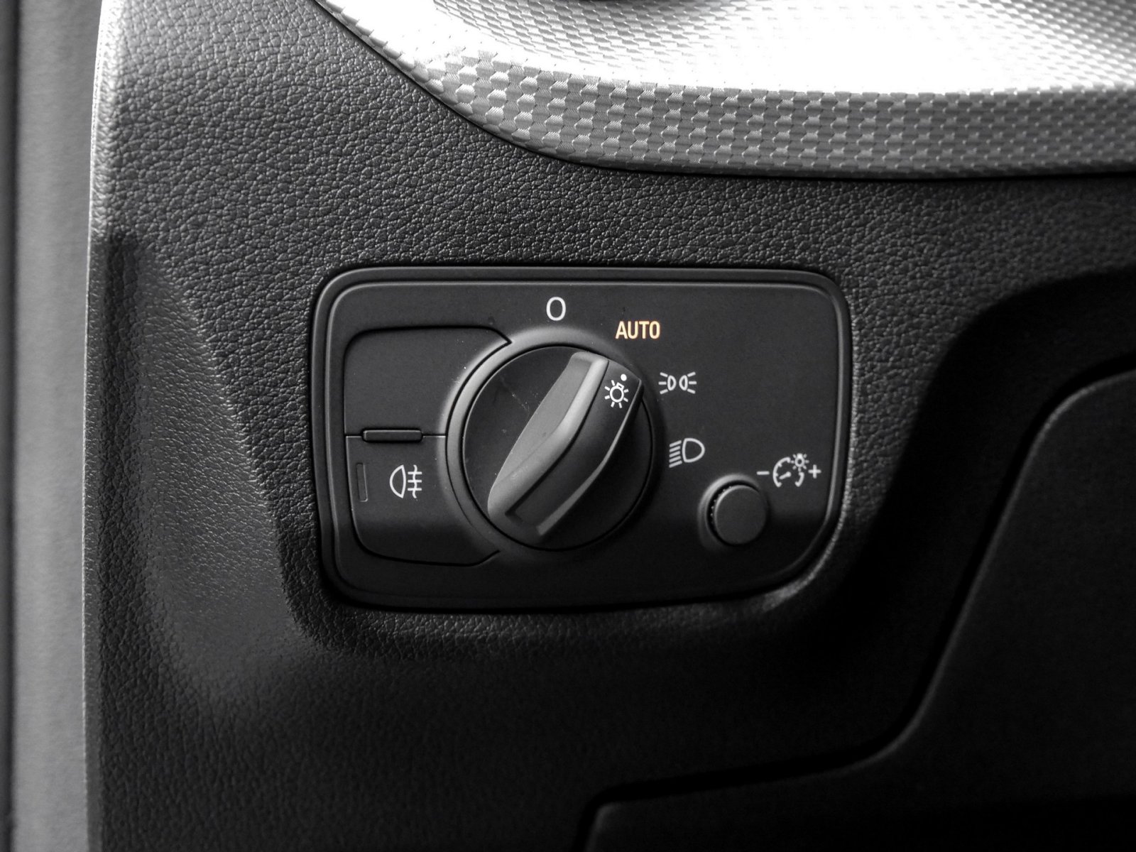 Audi Q2 35 advanced BLACKPAK CAM LM18 CARPLAY EKLAPPE