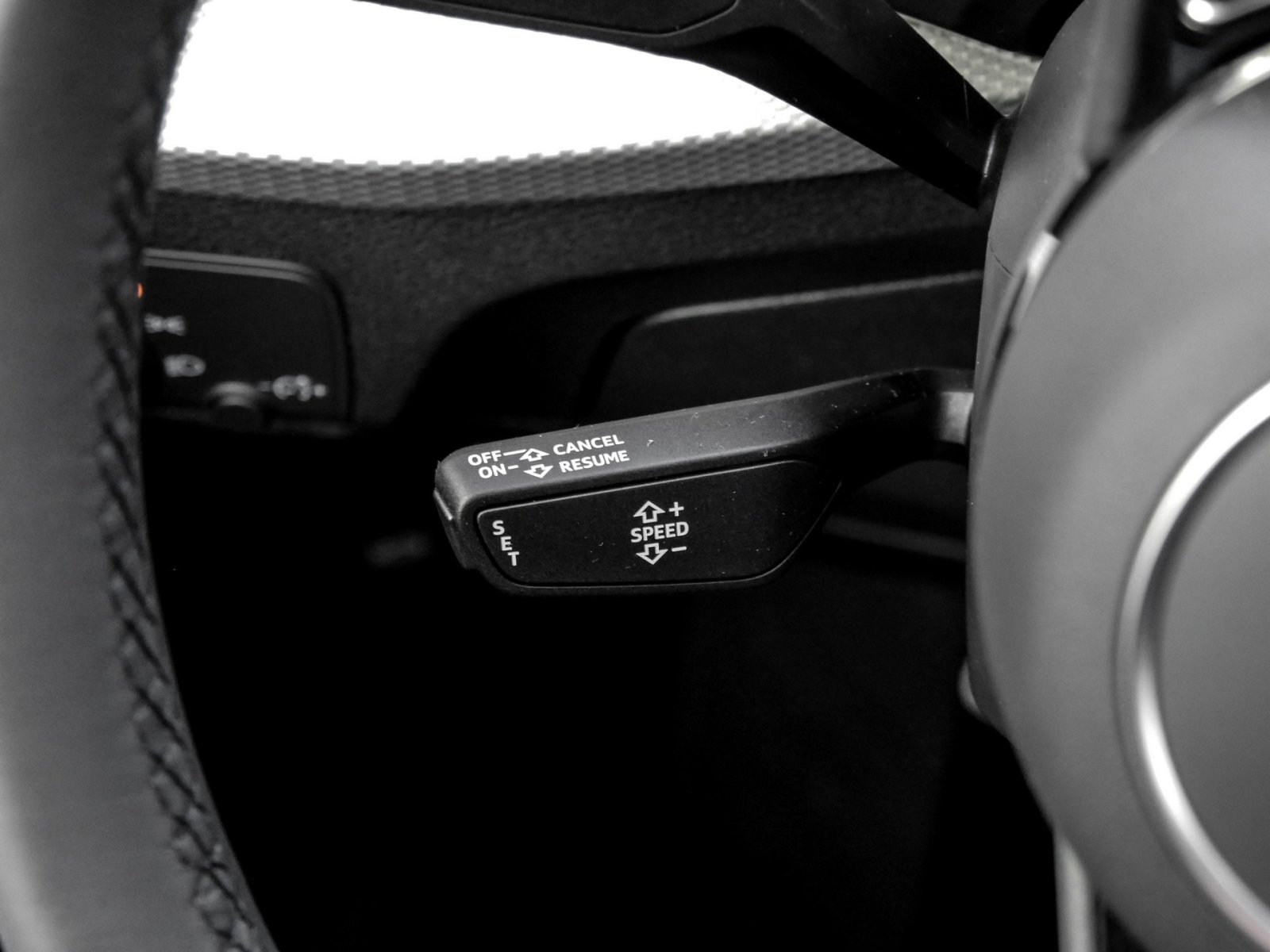 Audi Q2 35 advanced BLACKPAK CAM LM18 CARPLAY EKLAPPE
