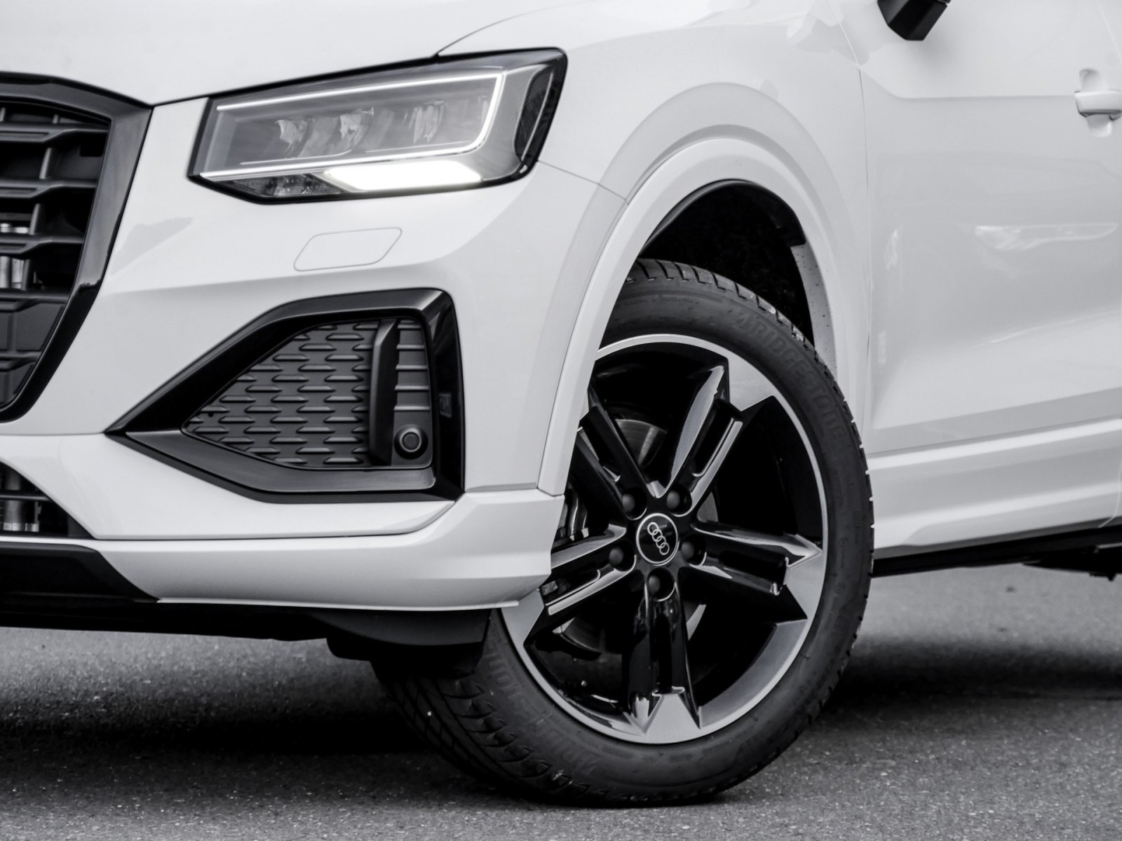 Audi Q2 35 advanced BLACKPAK CAM LM18 CARPLAY EKLAPPE