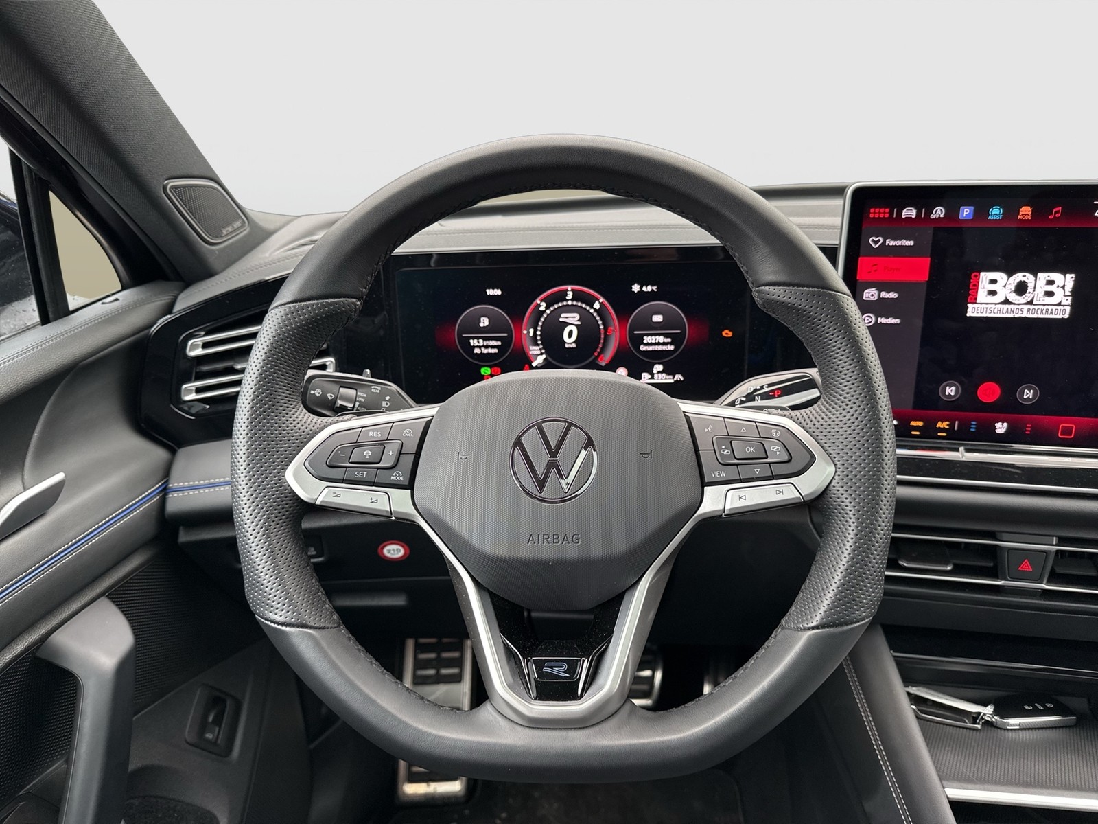 Volkswagen Tiguan 2.0 R-LINE BLACK STYLE 4X4 PANO AHK LM20