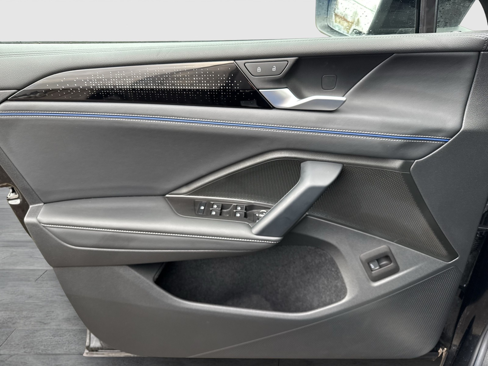 Volkswagen Tiguan 2.0 R-LINE BLACK STYLE 4X4 PANO AHK LM20