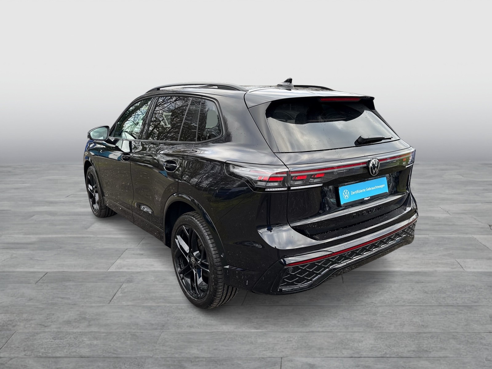 Volkswagen Tiguan 2.0 R-LINE BLACK STYLE 4X4 PANO AHK LM20