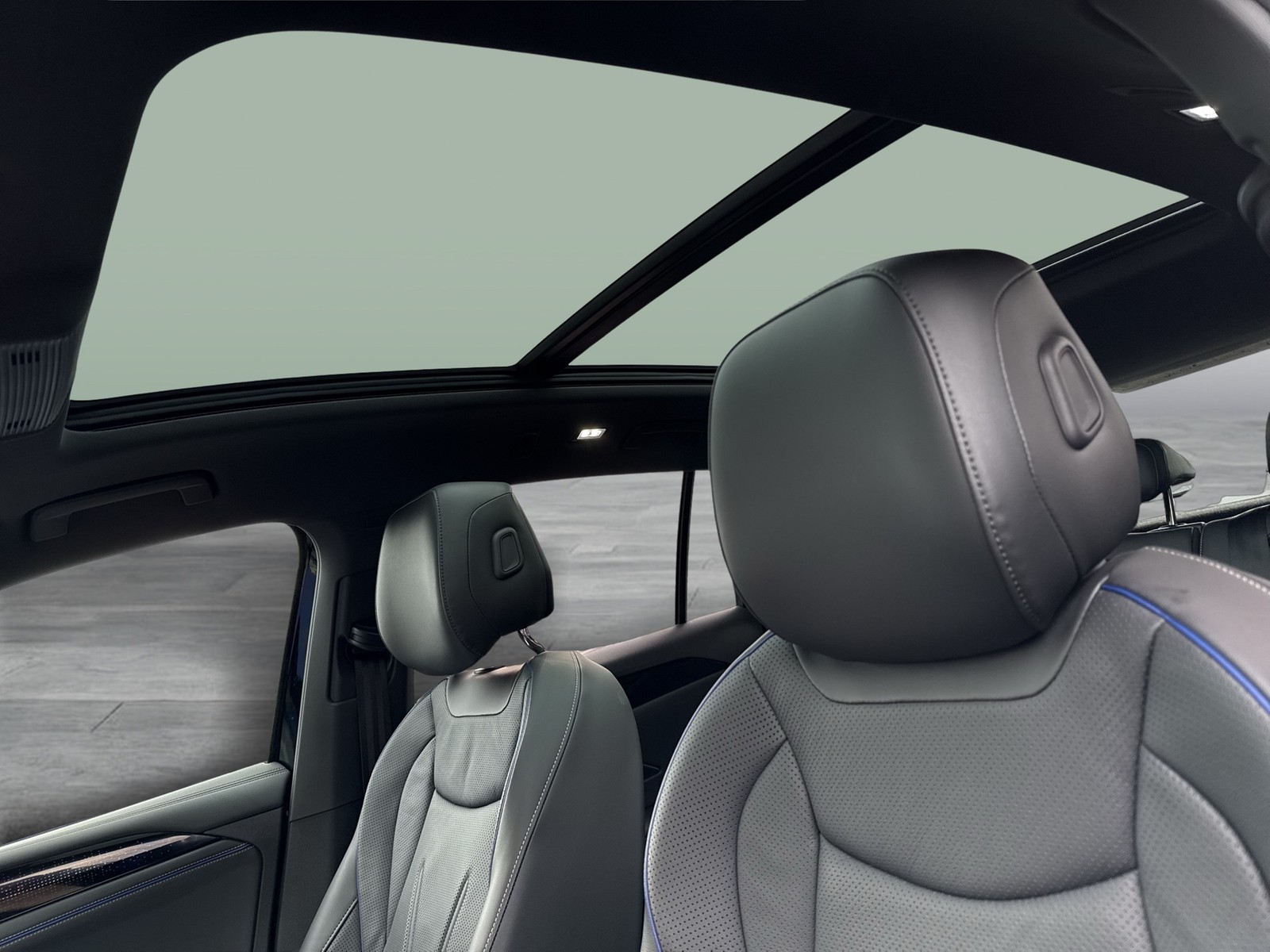 Volkswagen Tiguan 2.0 R-LINE BLACK STYLE 4X4 PANO AHK LM20