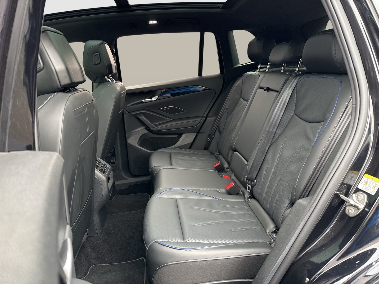 Volkswagen Tiguan 2.0 R-LINE BLACK STYLE 4X4 PANO AHK LM20