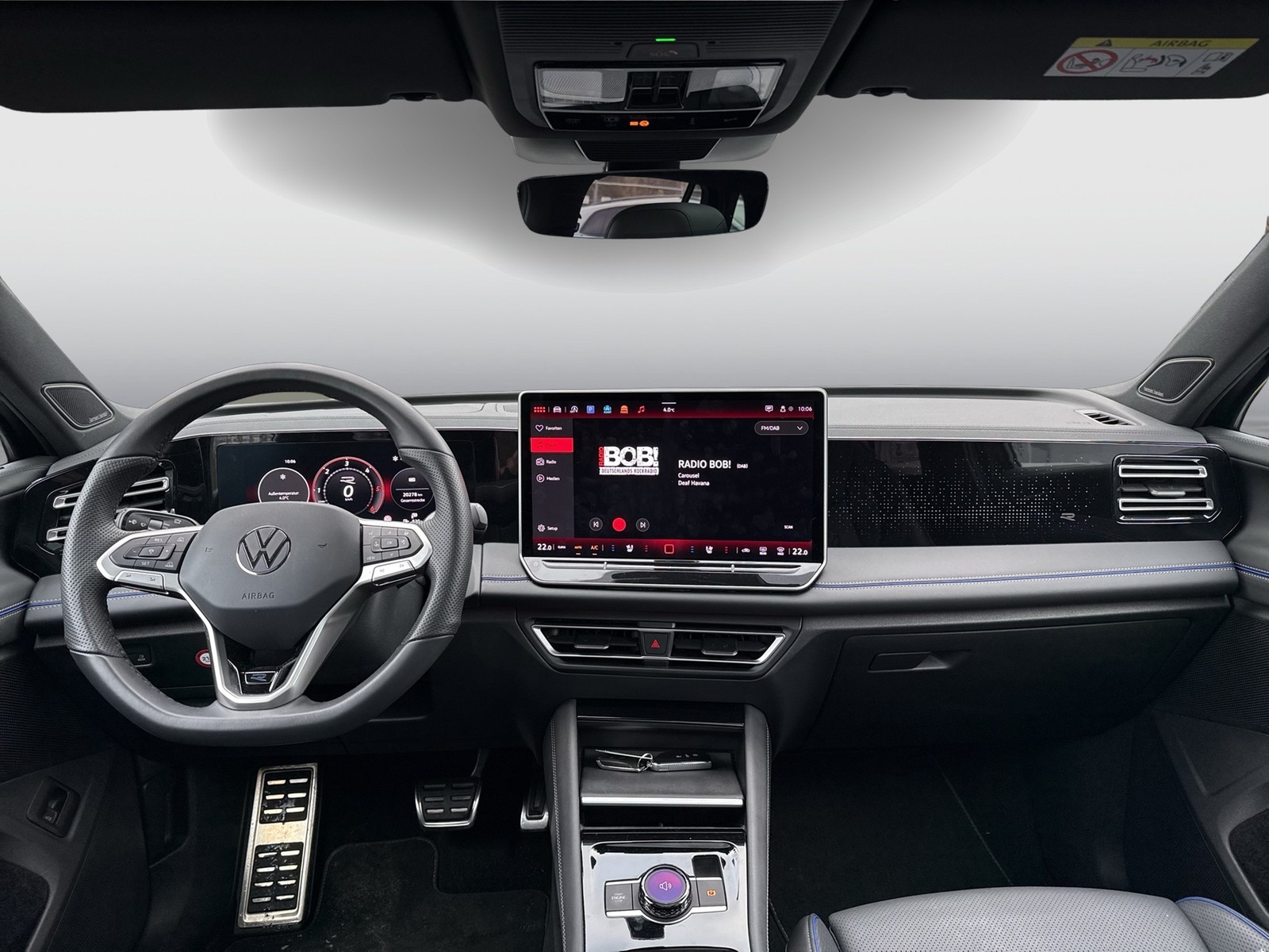 Volkswagen Tiguan 2.0 R-LINE BLACK STYLE 4X4 PANO AHK LM20