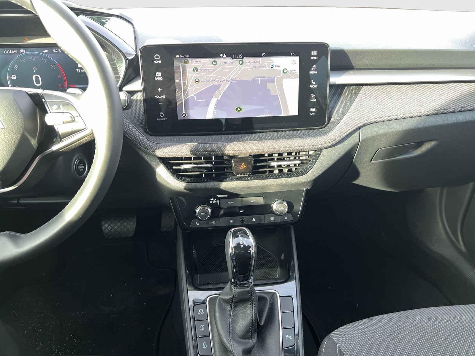 Skoda Fabia 1.0 TOUR CAM NAVI AHK-VORBEREITUNG SITZHZ.