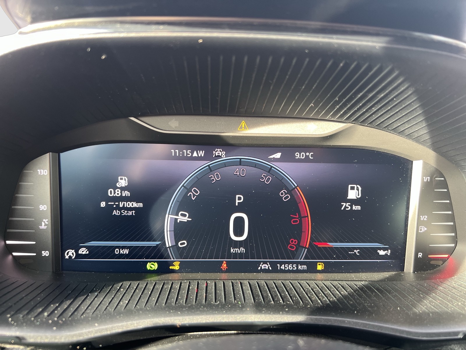 Skoda Fabia 1.0 TOUR CAM NAVI AHK-VORBEREITUNG SITZHZ.