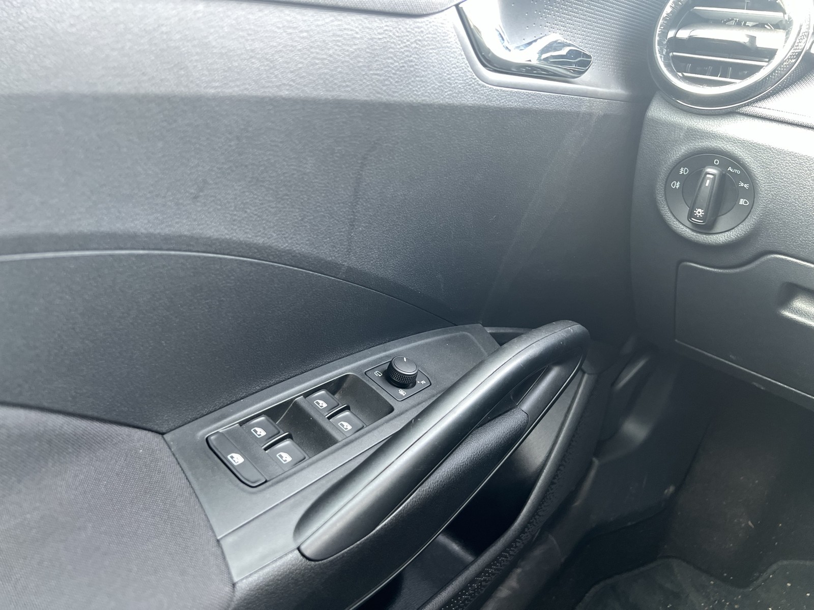 Skoda Fabia 1.0 TOUR CAM NAVI AHK-VORBEREITUNG SITZHZ.