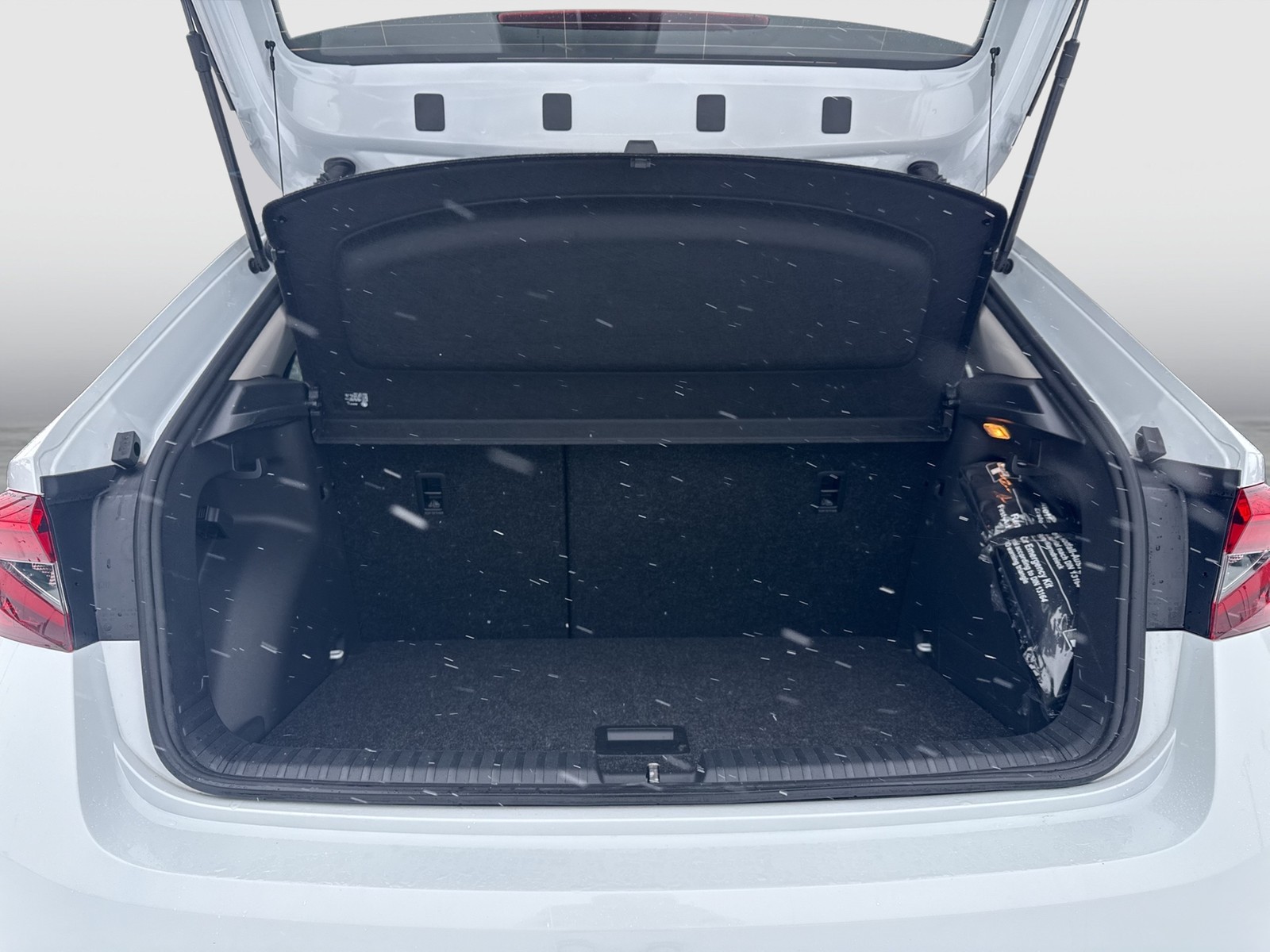 Skoda Fabia 1.0 TOUR CAM NAVI AHK-VORBEREITUNG SITZHZ.