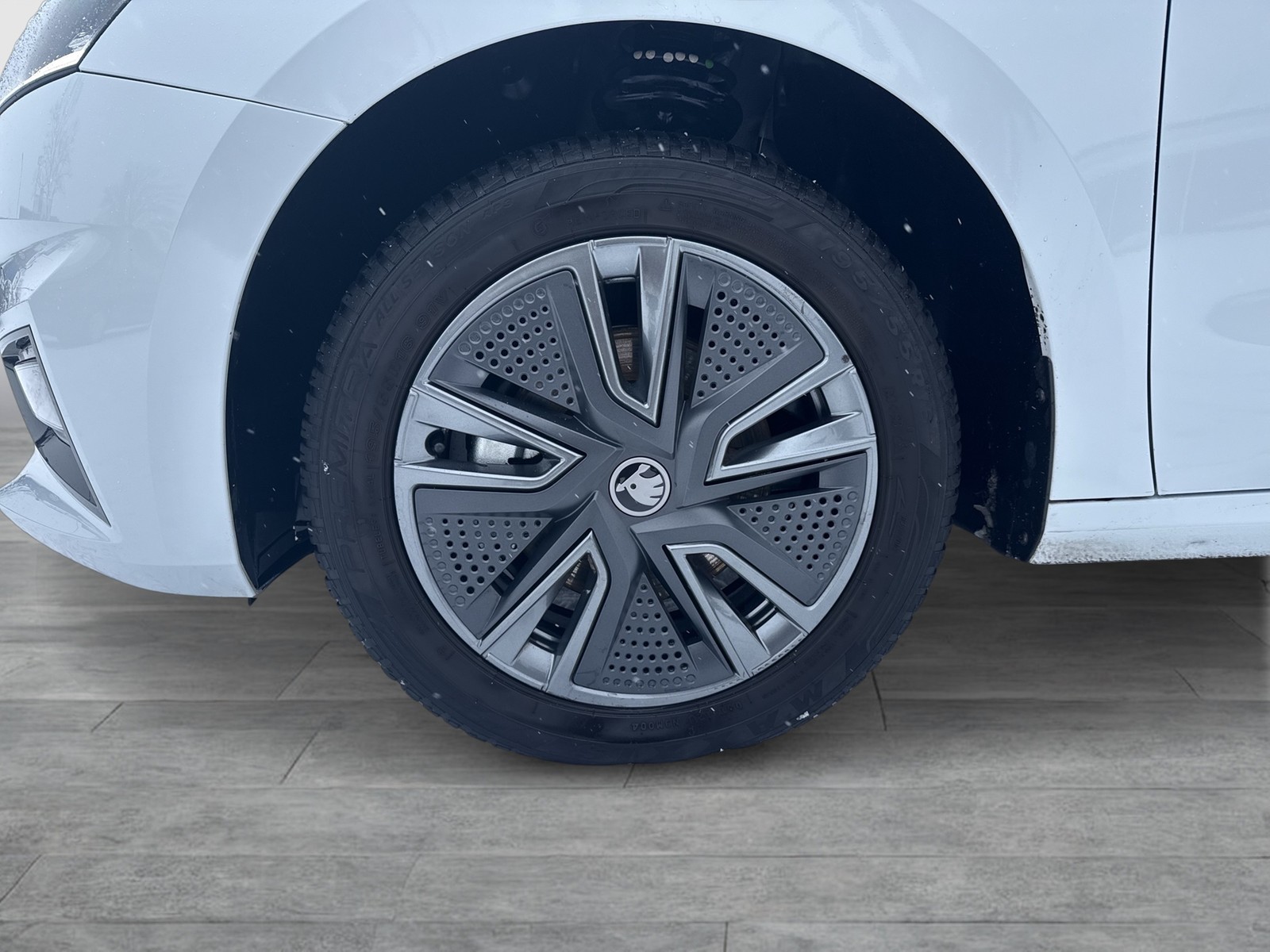 Skoda Fabia 1.0 TOUR CAM NAVI AHK-VORBEREITUNG SITZHZ.