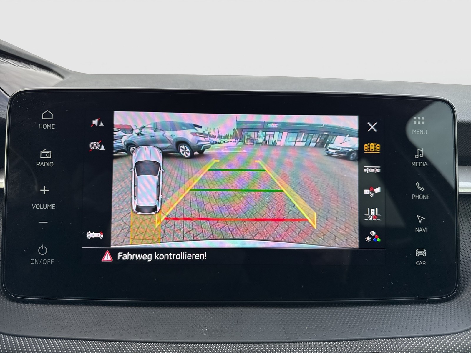 Skoda Fabia 1.0 TOUR CAM NAVI AHK-VORBEREITUNG SITZHZ.