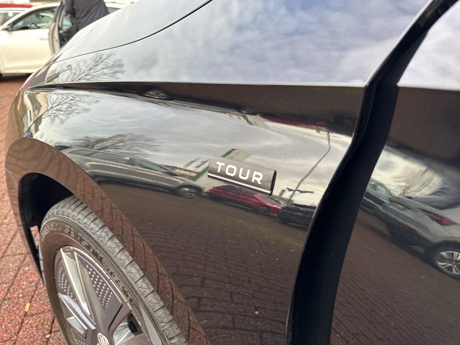 Skoda Fabia 1.0 TOUR CAM NAVI AHK-VORBEREITUNG SITZHZ.