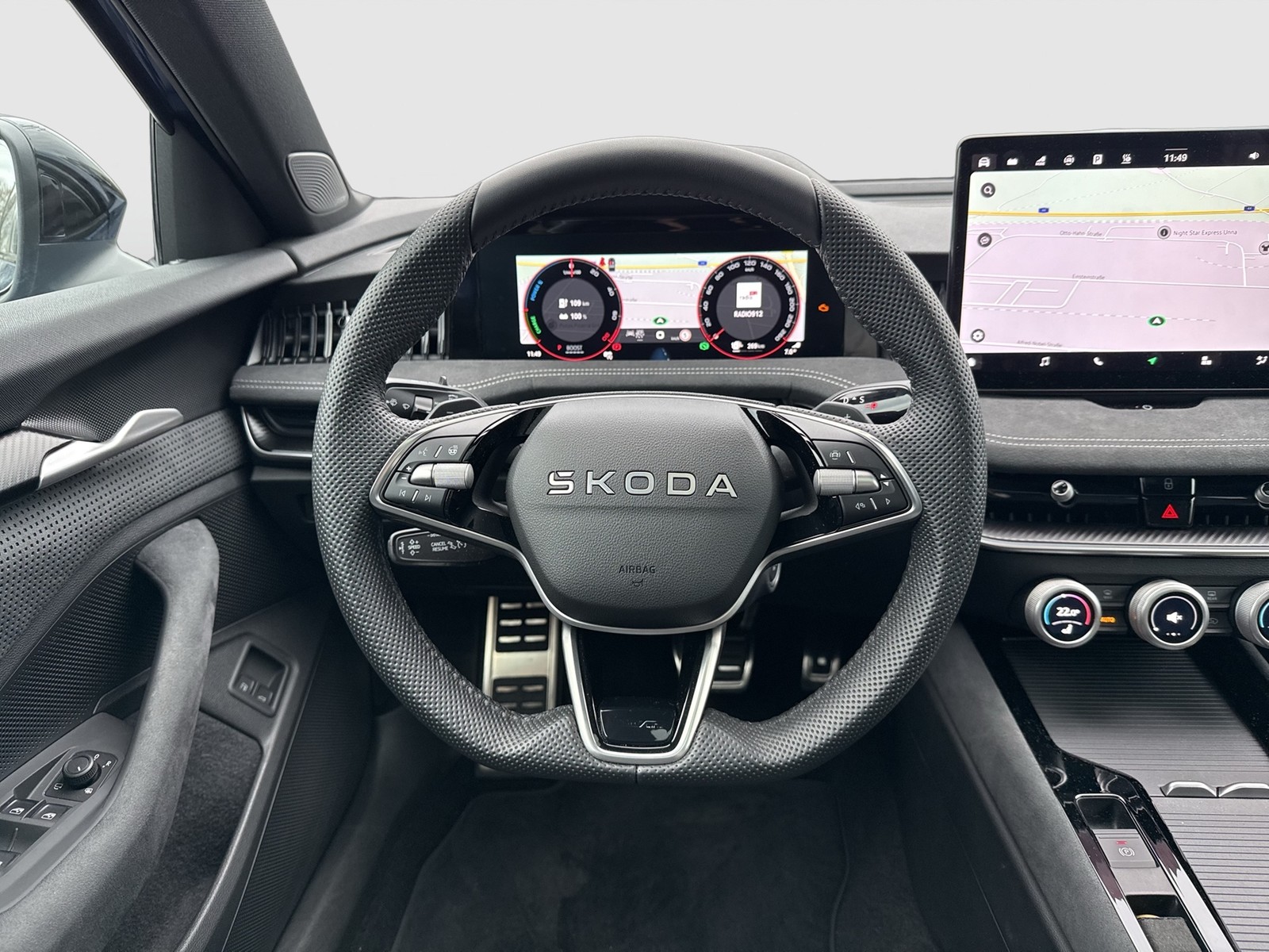 Skoda Superb Combi iV 1.5TSI DSG Sportline AHK HuD PANO CANTON NAV ACC 360GRAD