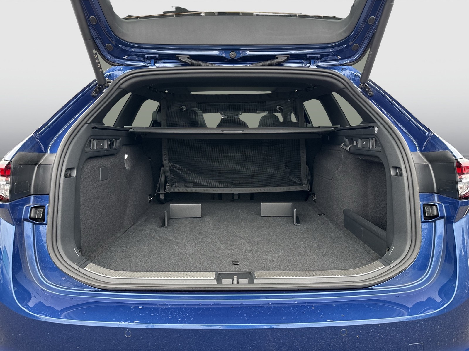 Skoda Superb Combi iV 1.5TSI DSG Sportline AHK HuD PANO CANTON NAV ACC 360GRAD