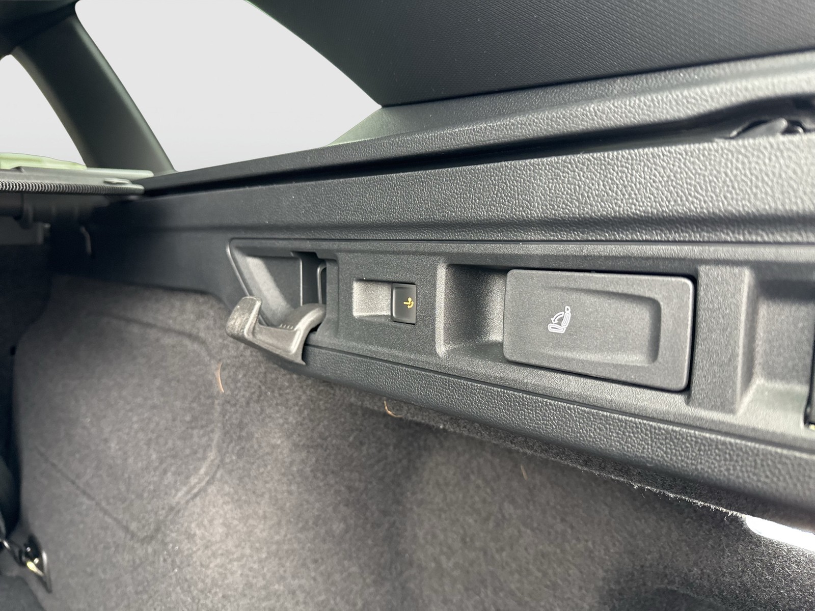 Skoda Superb Combi iV 1.5TSI DSG Sportline AHK HuD PANO CANTON NAV ACC 360GRAD