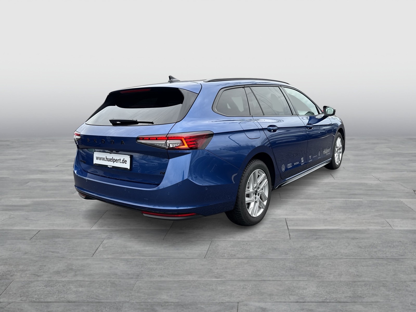 Skoda Superb Combi iV 1.5TSI DSG Sportline AHK HuD PANO CANTON NAV ACC 360GRAD