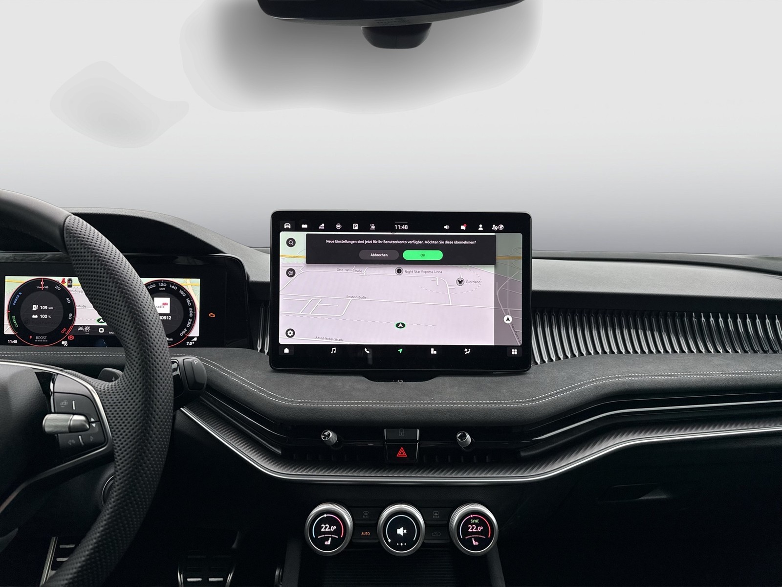 Skoda Superb Combi iV 1.5TSI DSG Sportline AHK HuD PANO CANTON NAV ACC 360GRAD