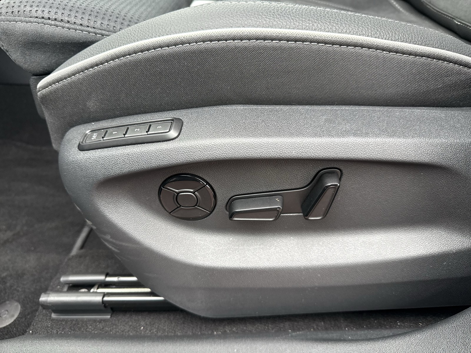 Skoda Kodiaq 1.5 iV SPORTLINE CAM ACC LM19 EKLAPPE NAVI