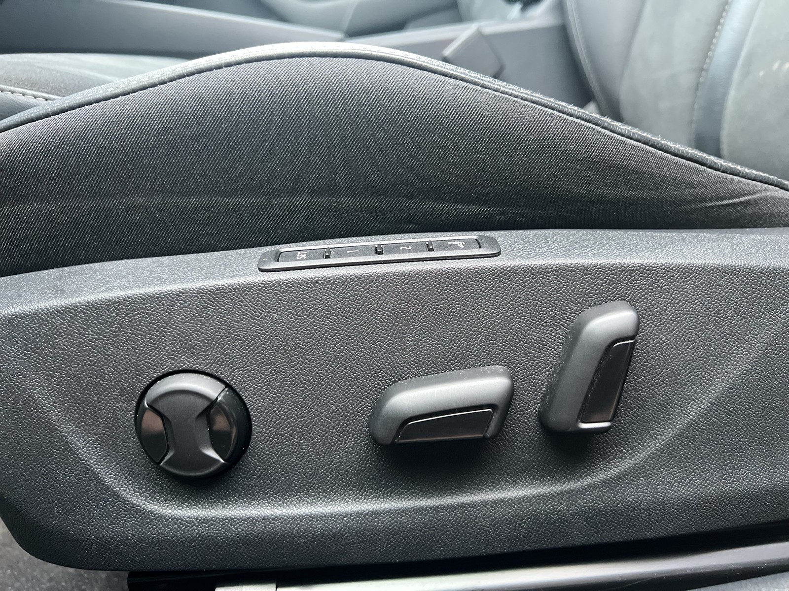 Skoda Octavia Combi 2.0 SCOUT 4X4 PANO AHK CAM HEAD-UP