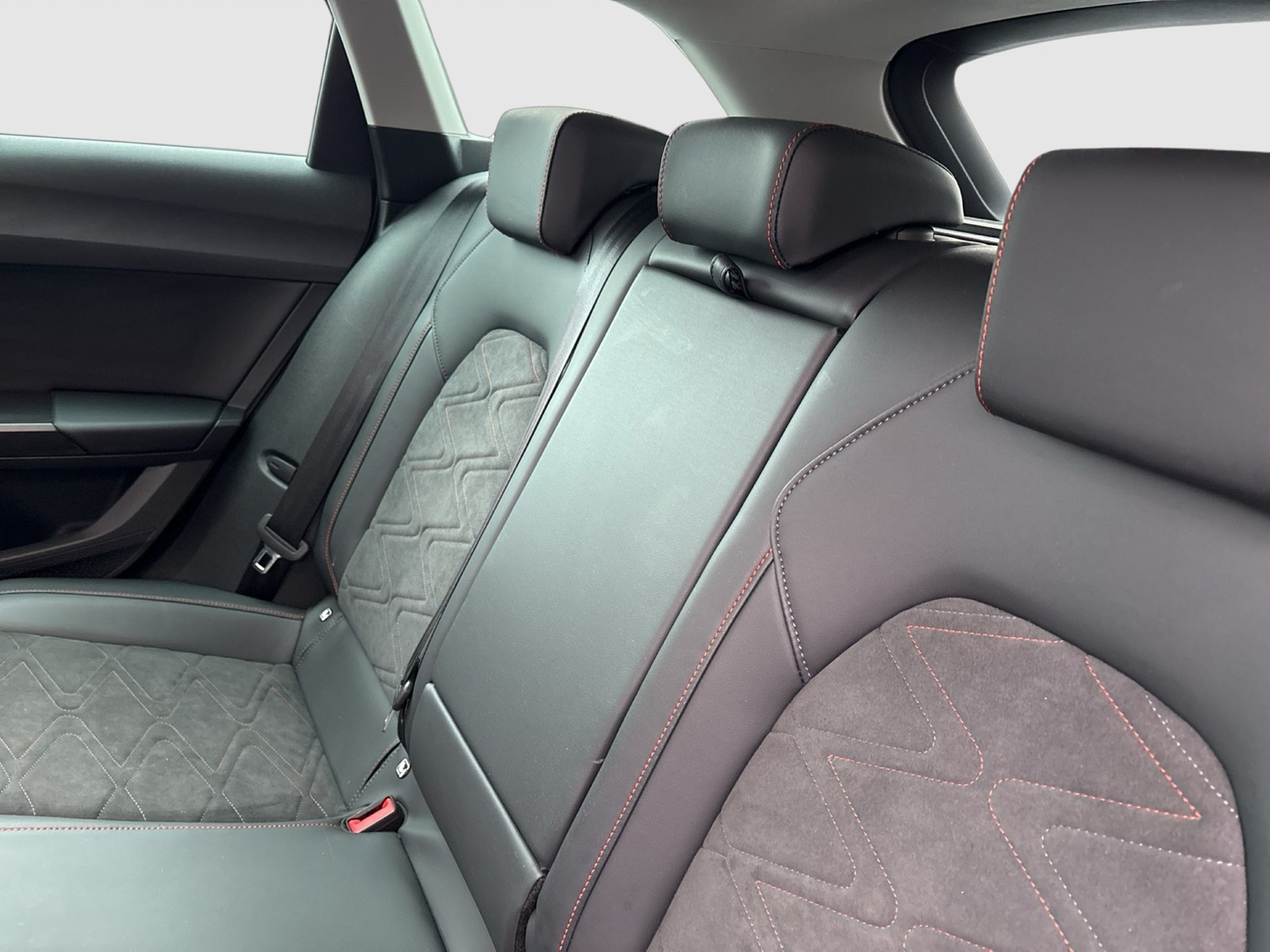 Seat Leon ST 1.4 HYBRID FR CAM ACC NAVI CARPLAY LM17