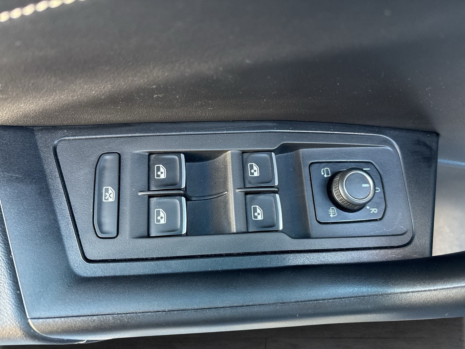 Volkswagen T-Roc 2.0 STYLE PANO STANDHZ. AHK ALU19" NAVI