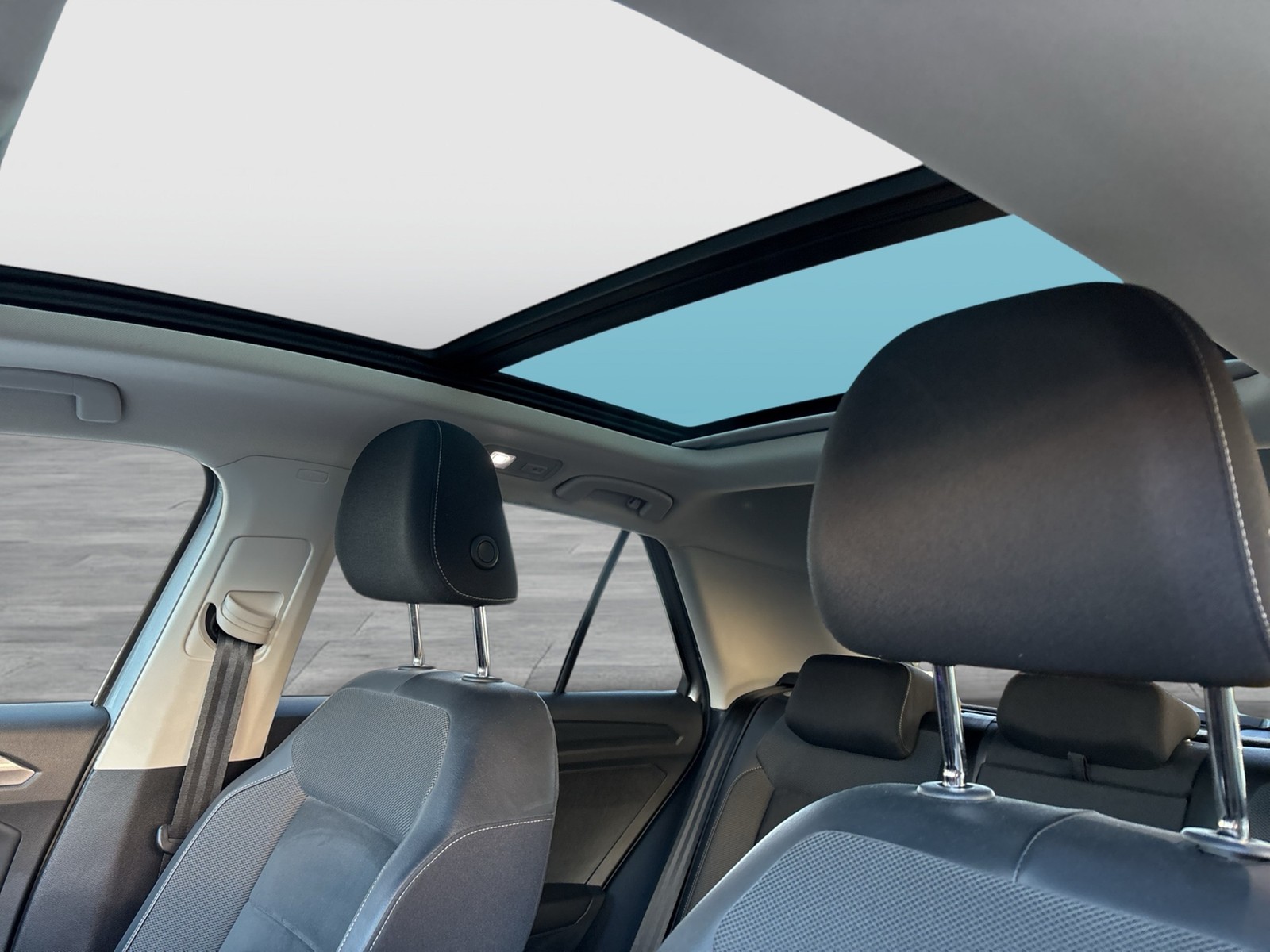 Volkswagen T-Roc 2.0 STYLE PANO STANDHZ. AHK ALU19" NAVI