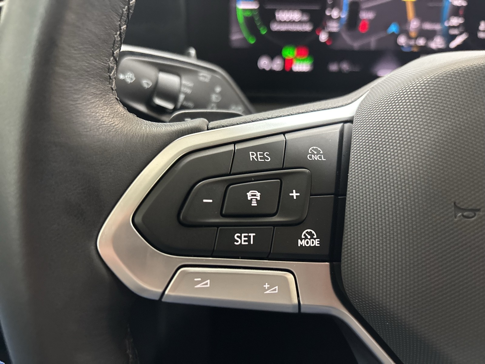 Volkswagen Tiguan 1.5 HYBRID ELEGANCE NEUES MODELL AHK CAM