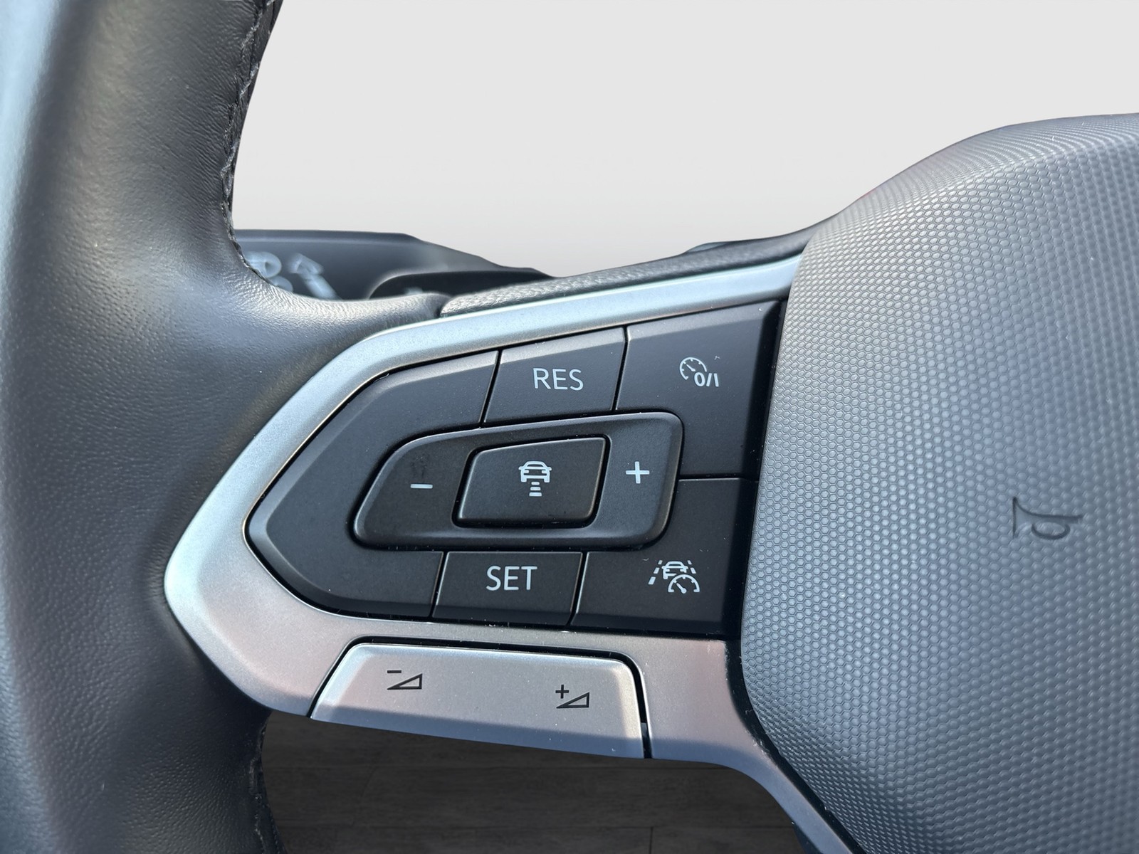 Volkswagen Taigo 1.5 R-LINE AHK CAM ACC LM17 NAVI CARPLAY