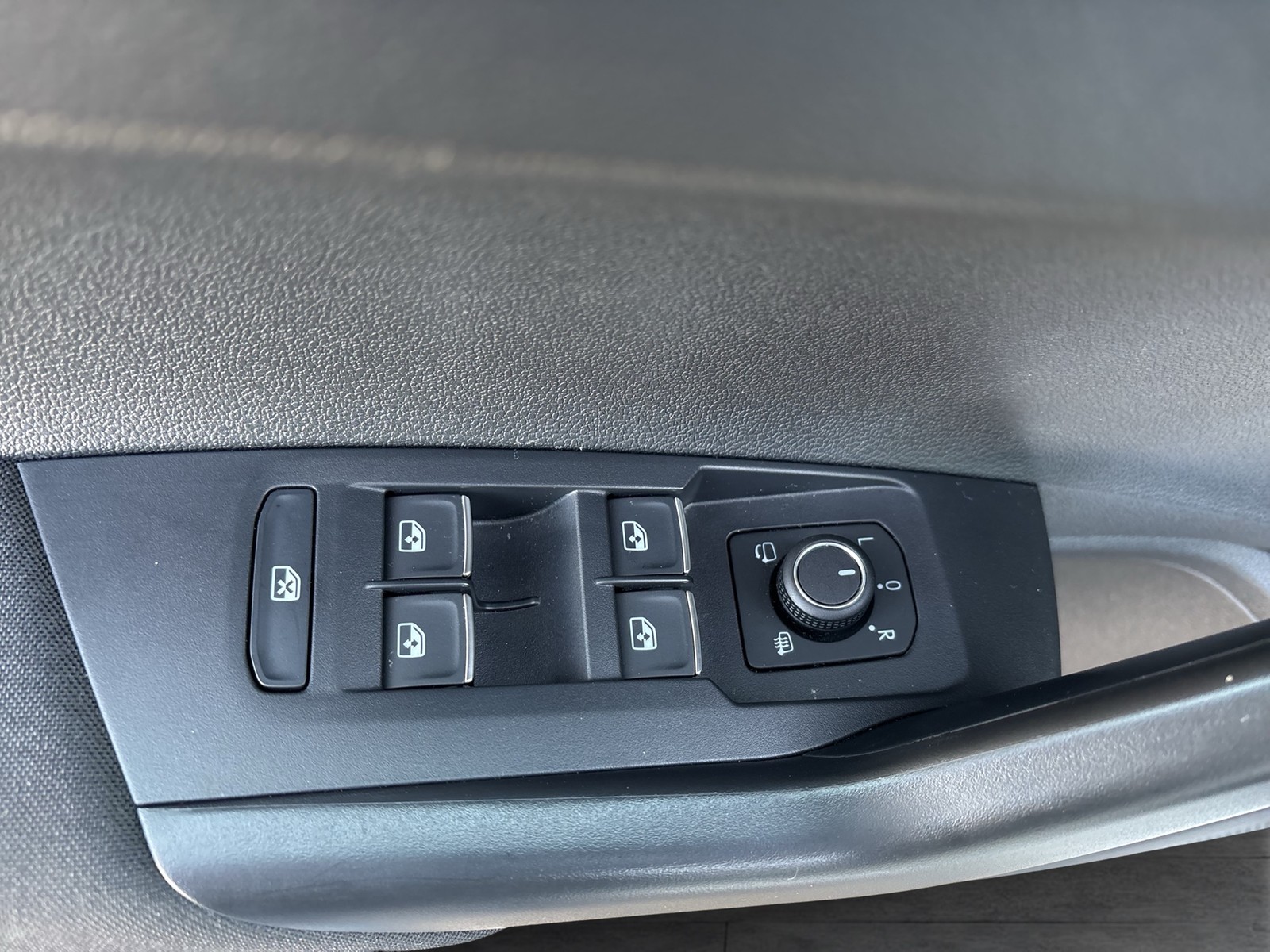 Volkswagen Taigo 1.5 R-LINE AHK CAM ACC LM17 NAVI CARPLAY