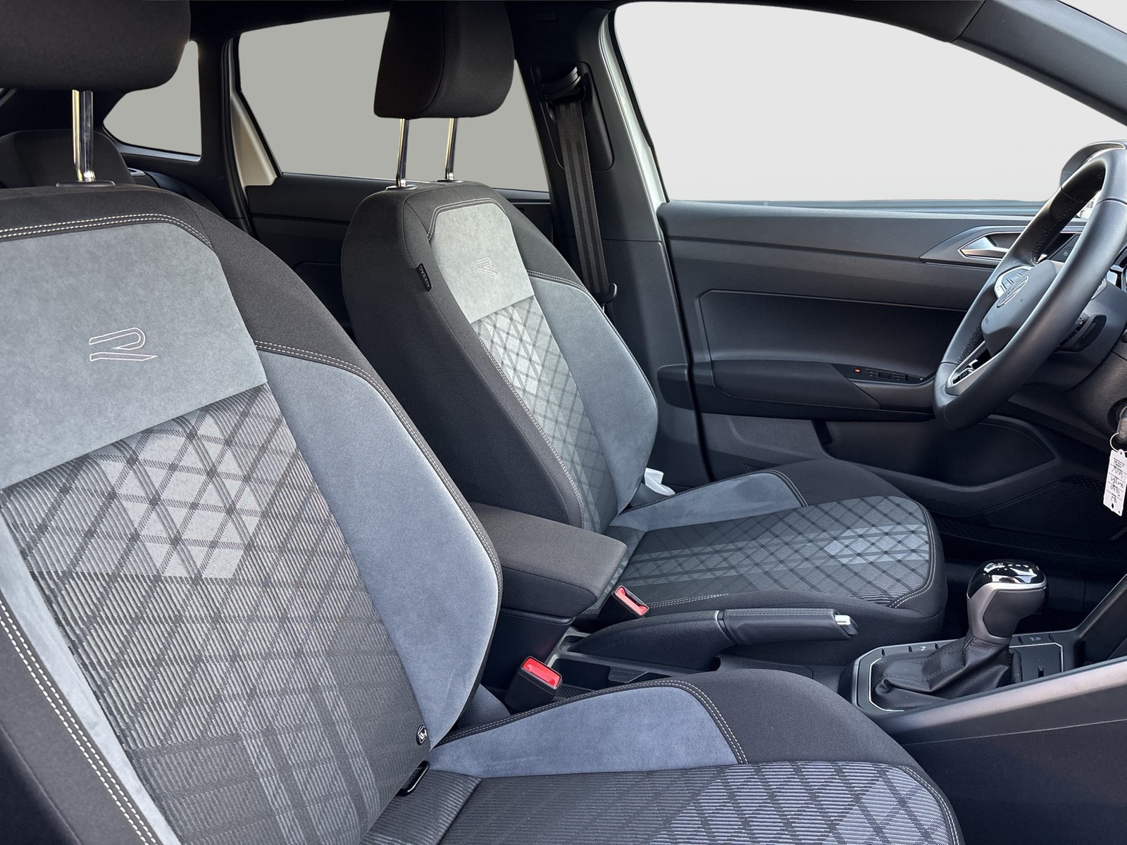 Volkswagen Taigo 1.5 R-LINE AHK CAM ACC LM17 NAVI CARPLAY